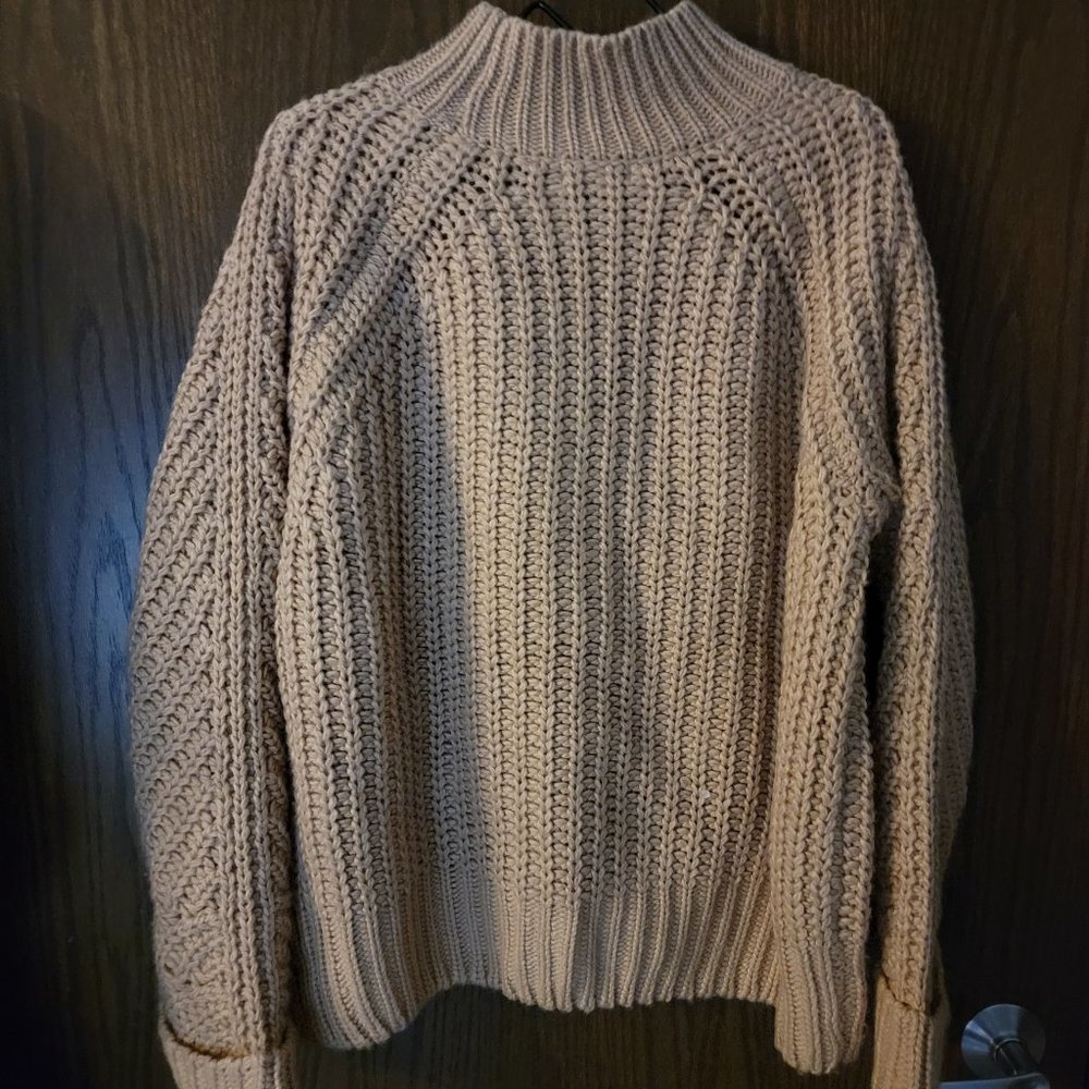 In Loom Super Soft Golden Sweater Size Medium